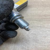 7700500012   Spark plug Renault 19