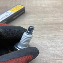 7700500012   Spark plug Renault 19