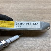 7700743137   Spark plug Renault Megane I