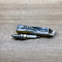 7700743137   Spark plug Renault Megane I