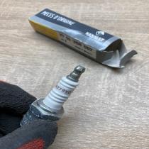 7701366087   Spark plug Renault Clio I