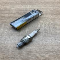 7701366087   Spark plug Renault Clio I