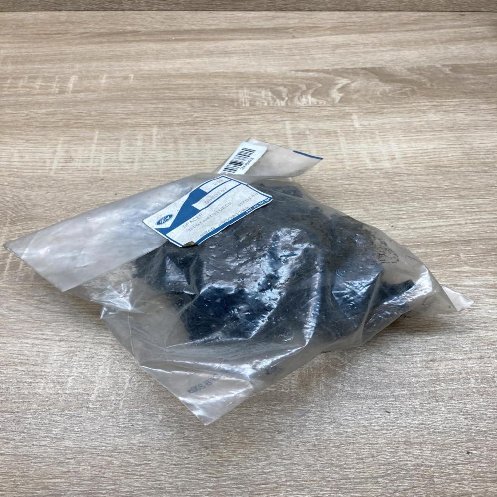 3680267 98AB A030A12 AB 25 Pcs Windshield trim Ford Focus