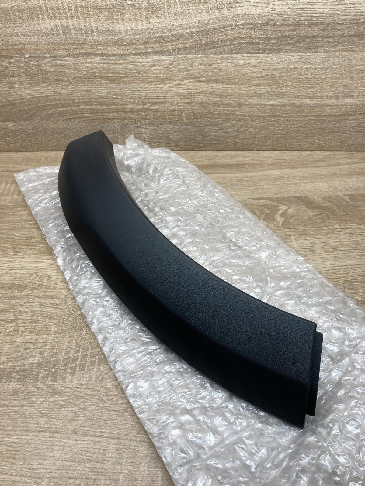 8200577917   Front arch trim Dacia Sandero