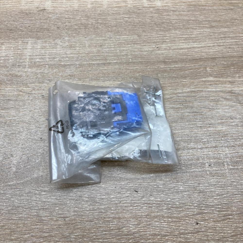 7700822683   Electric window control switch Renault Laguna I