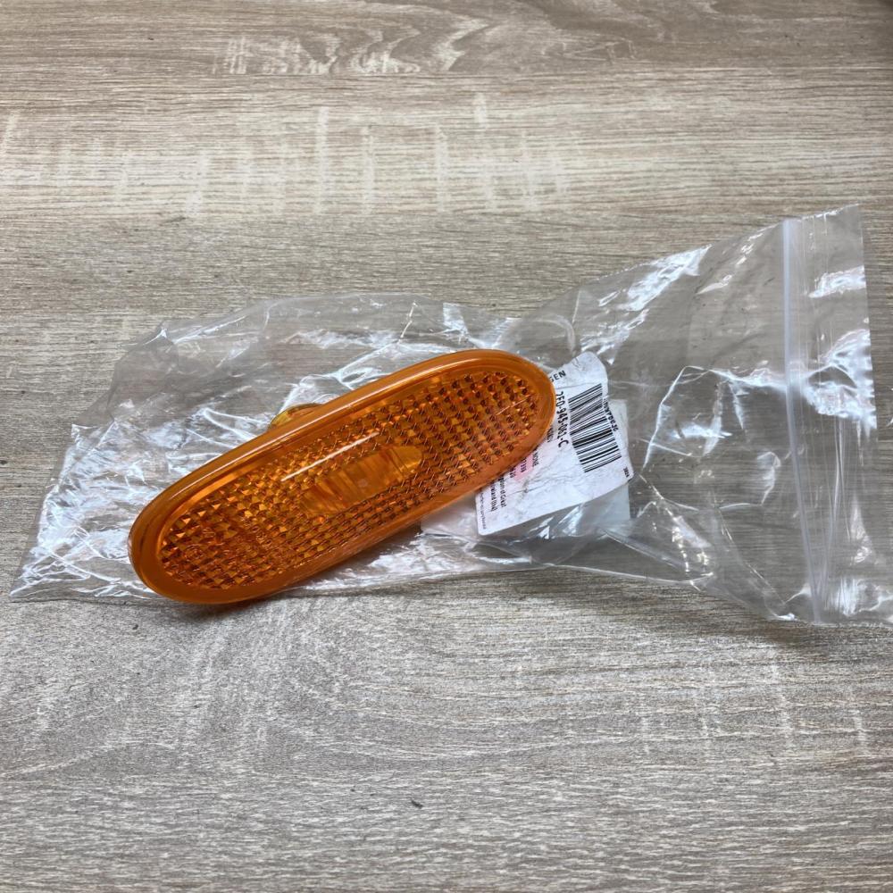 2E0945061C   Front fender indicator light Volkswagen Crafter