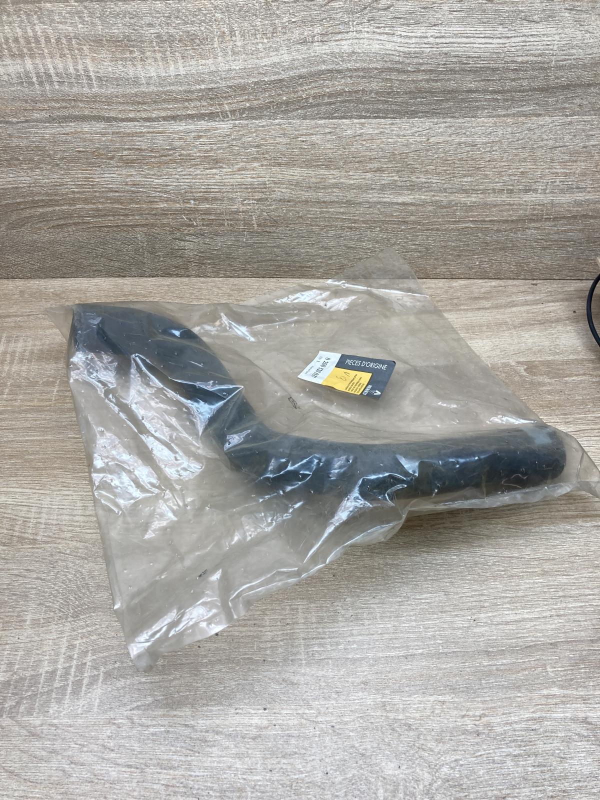 8200520037   Engine coolant pipe/hose Renault Clio III