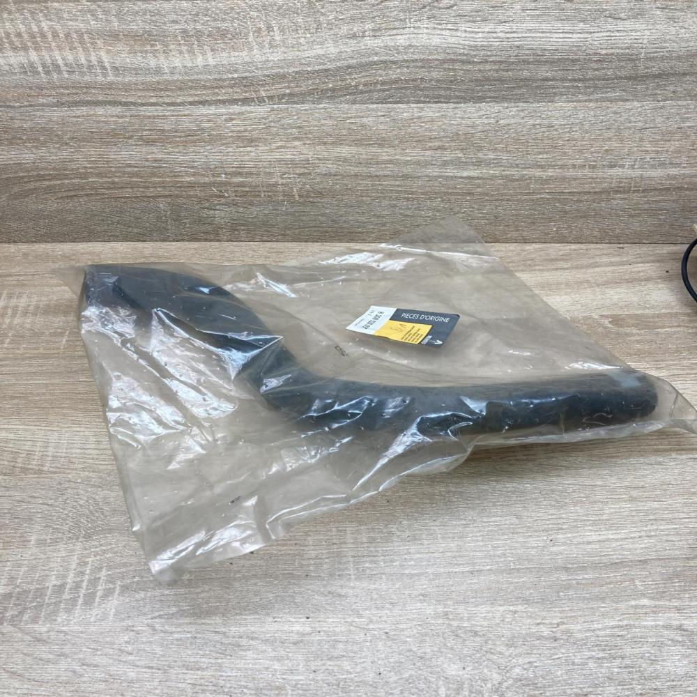 8200520037   Engine coolant pipe/hose Renault Clio III