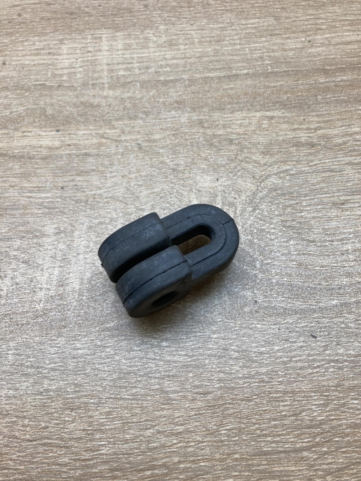 7700842706   Other exhaust manifold parts Renault Clio I