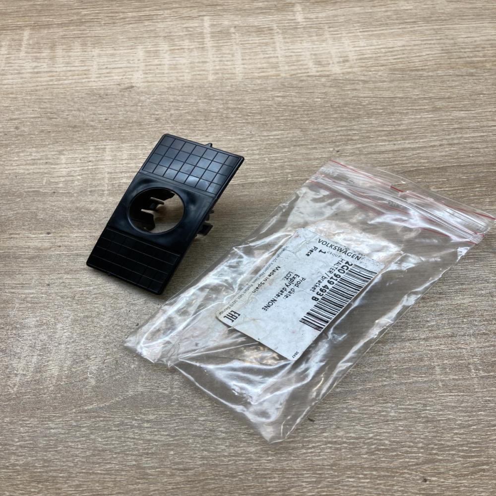 2G0919493B   Front parking sensor holder (PDC) Volkswagen Polo