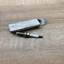7700500168   Spark plug Renault Clio II