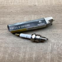 7701366513   Spark plug Renault 12