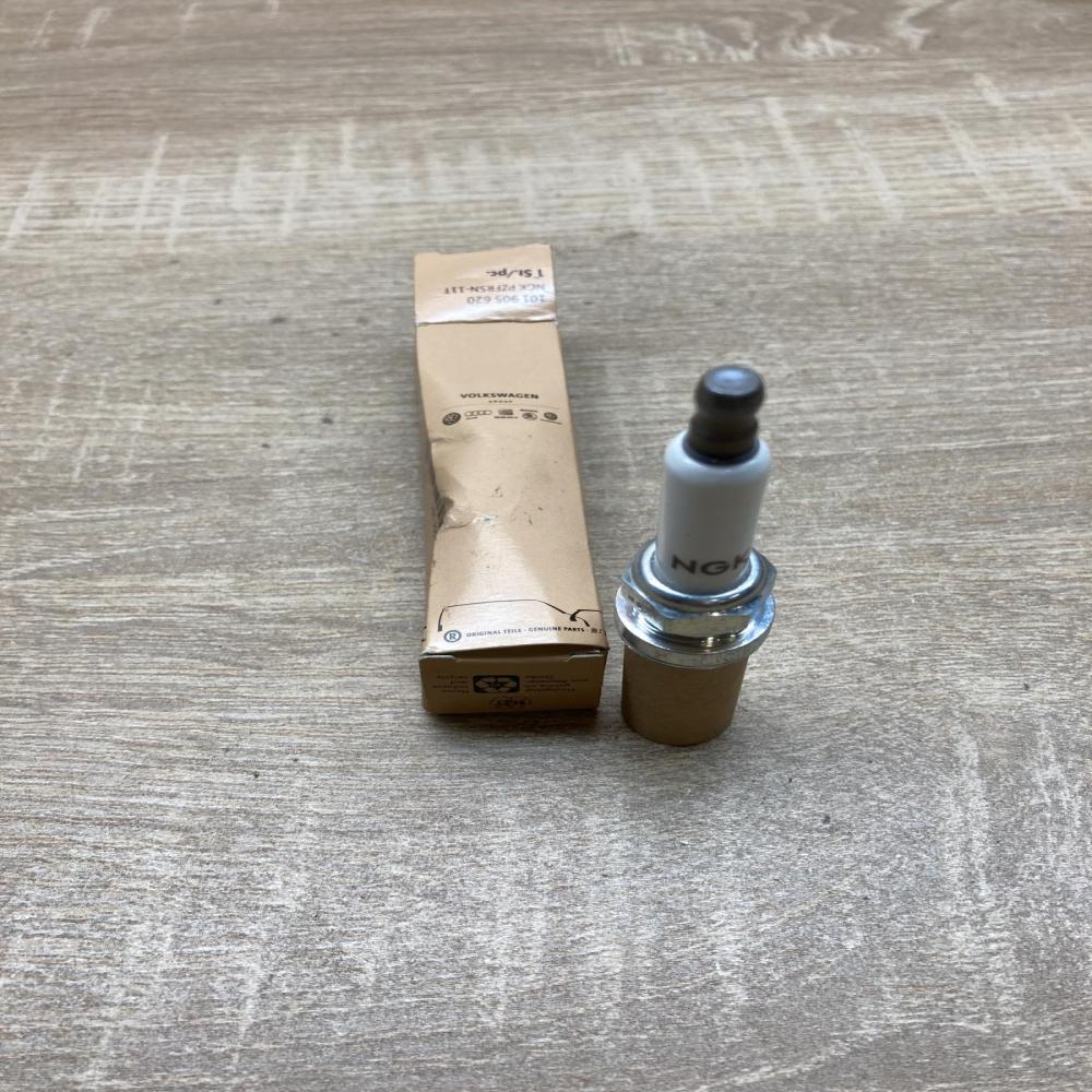 101905620   Spark plug Audi A4 S4 B6 8E 8H