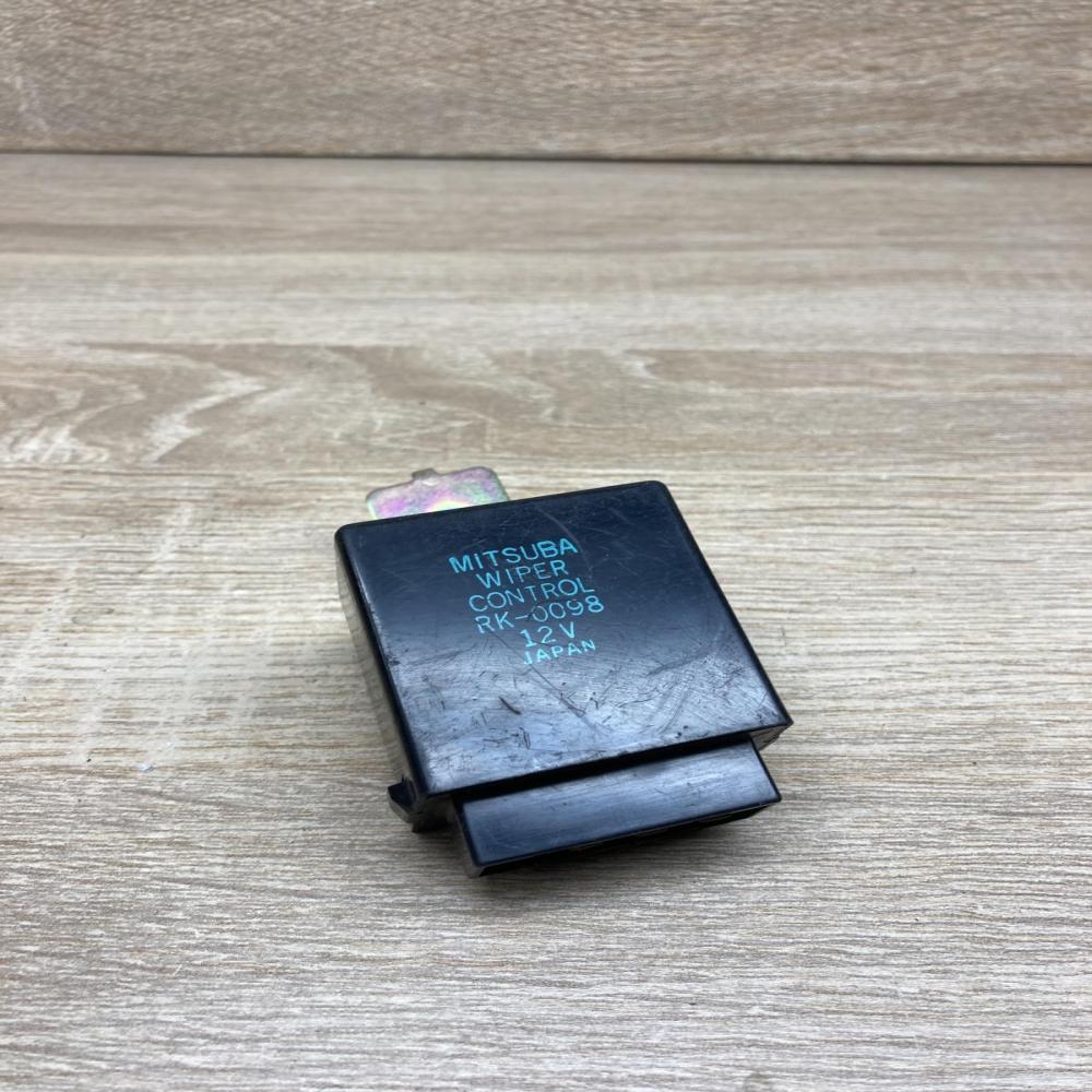 RK 0098   Window wiper relay Subaru Forester SF