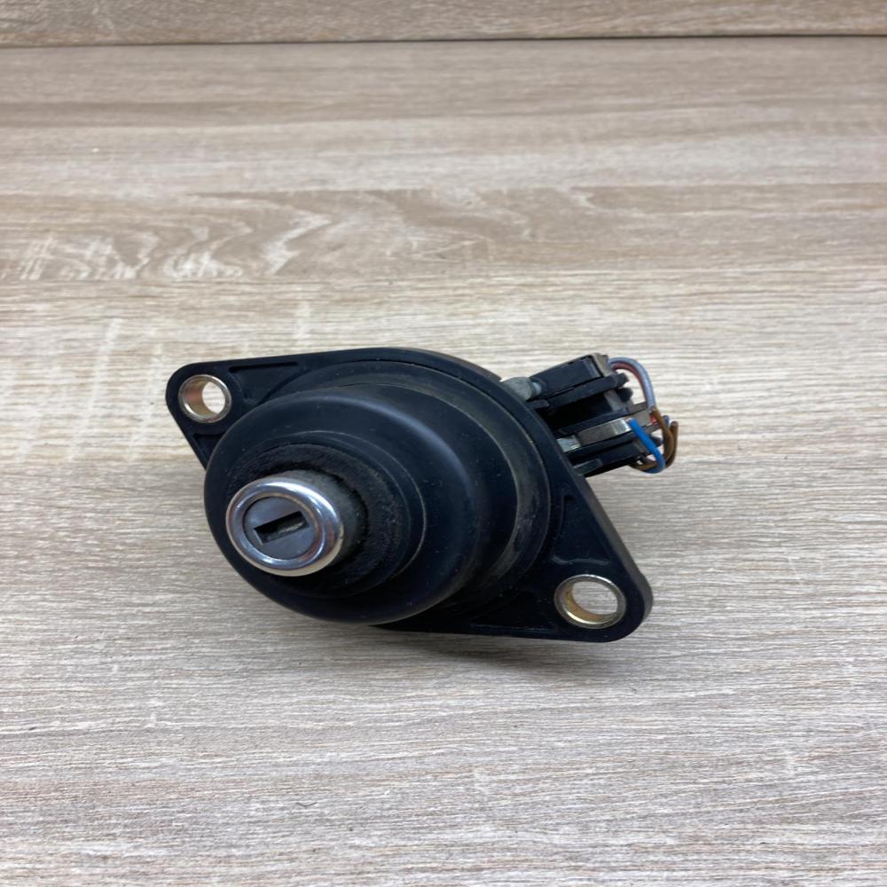 8150240   Tailgate exterior lock BMW 7 E38