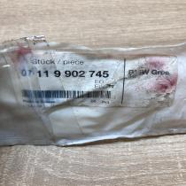 9902745   Nuts/bolts BMW 5 G30 G31