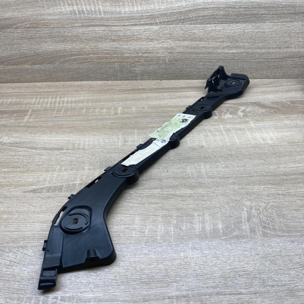 5E9807394   Rear bumper mounting bracket Skoda Octavia Mk3 (5E)