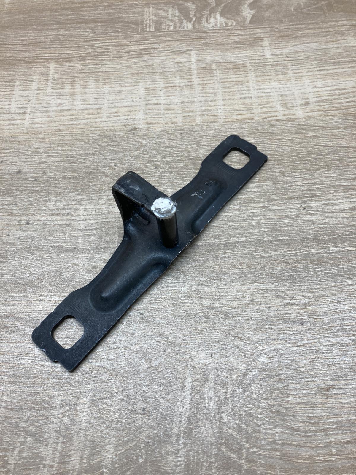 8V0827507H   Trunk lock loop Skoda Karoq