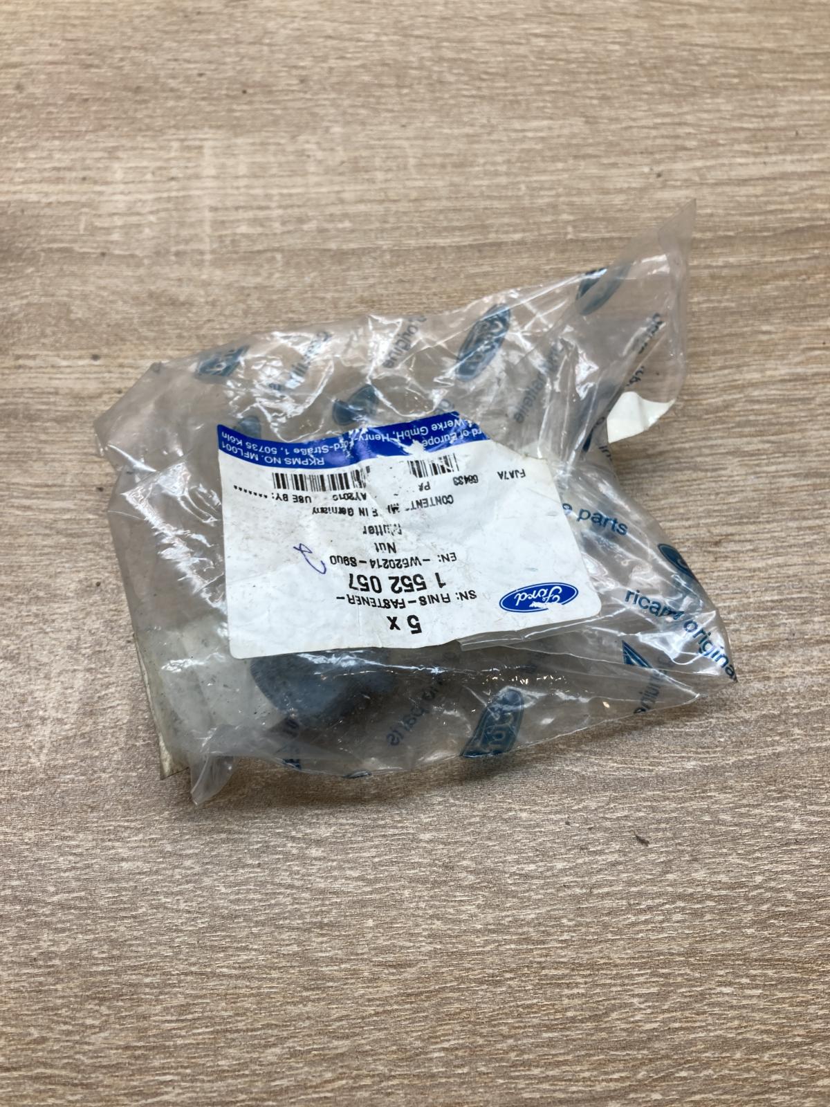 1552057 W520214 S900  Nuts/bolts Ford B-MAX