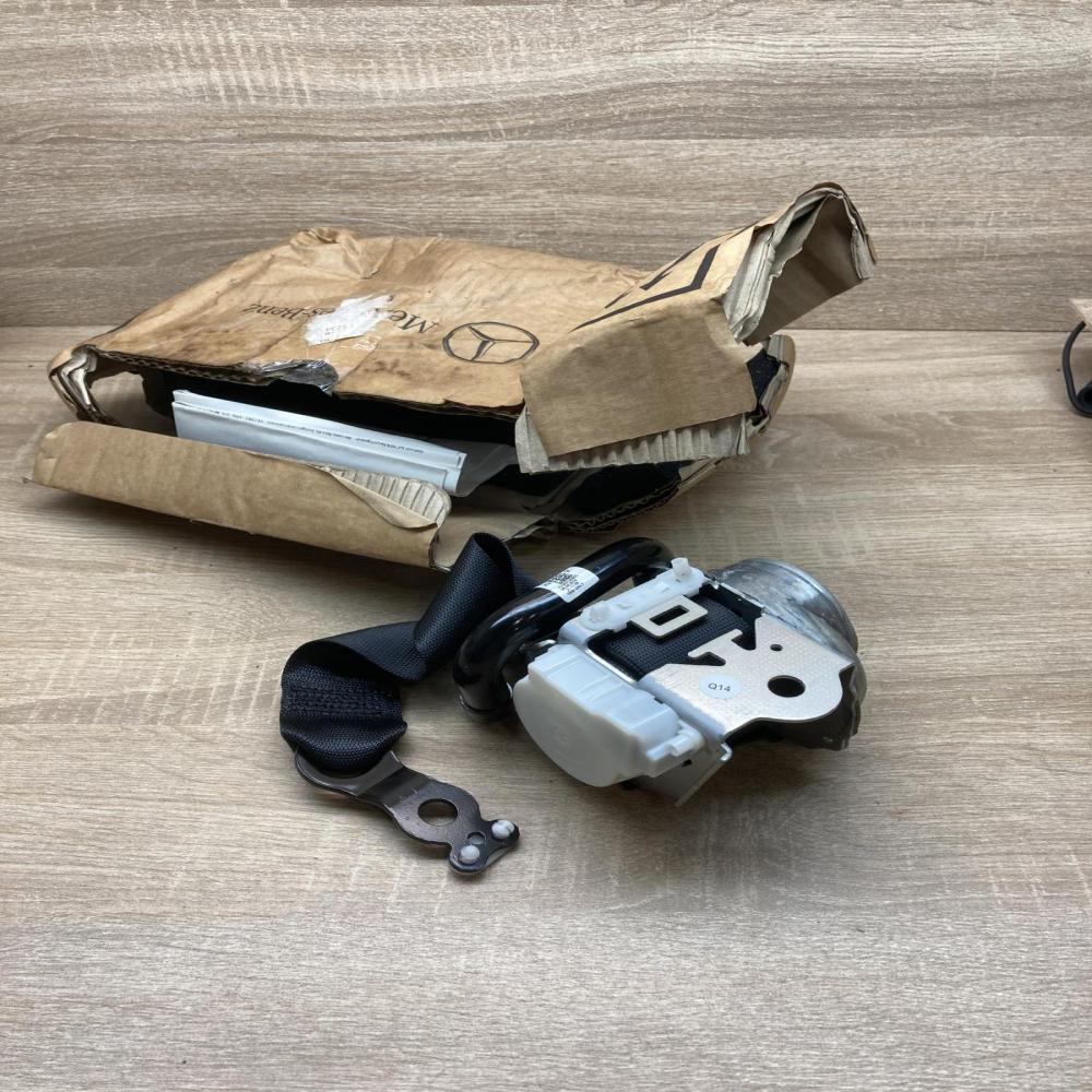 A2058600685   Rear seatbelt Mercedes-Benz C W205