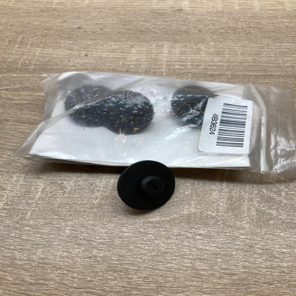 3B0061494 3B0864812A 4 Pcs Floor mat clip fixing clamp Volkswagen Golf IV