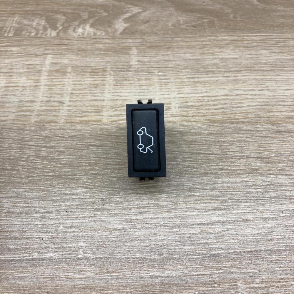 8365579 03052500  Tailgate/boot open switch button BMW 5 E39