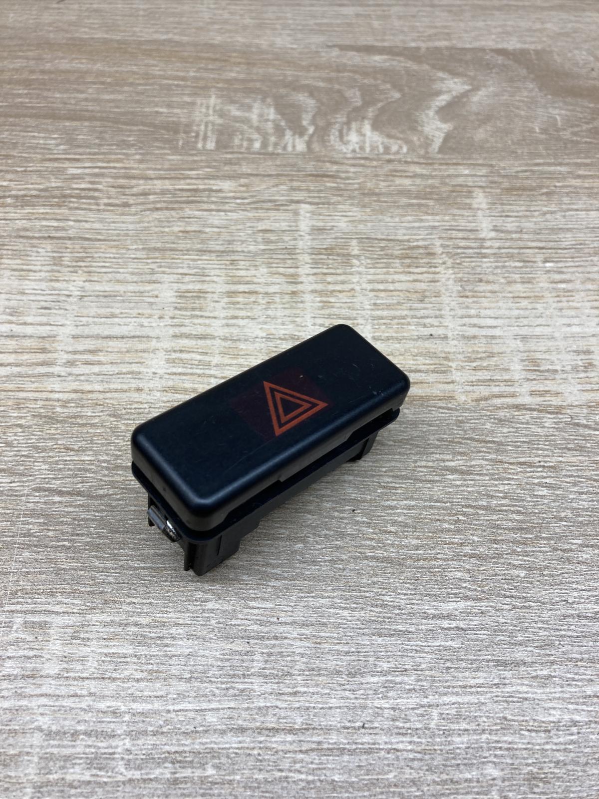 8350947   Hazard light switch BMW 5 E39