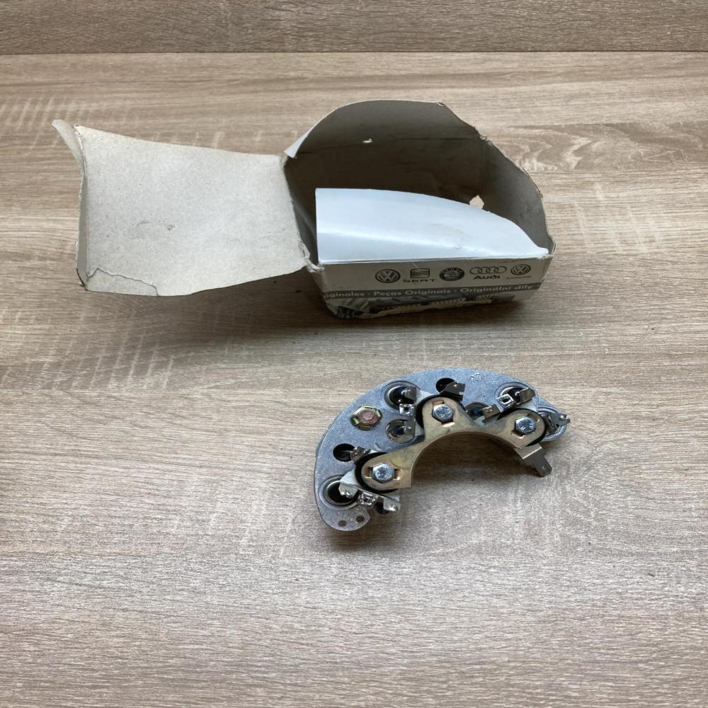 004003215B   Other relay Volkswagen Polo III 6N 6N2 6NF