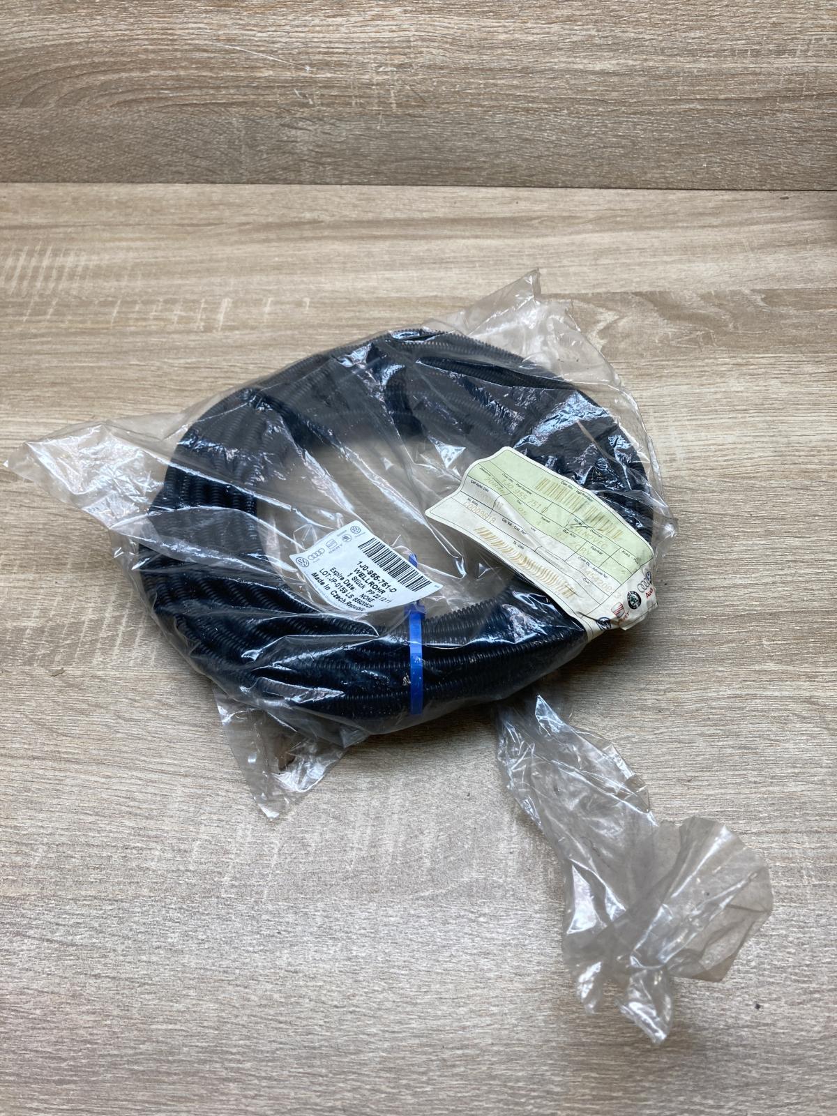 1J0955751D 1J0 955 751 D  Windshield washer fluid hose Audi A1