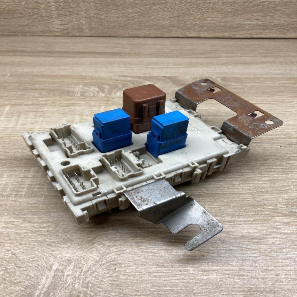 24350 BU210   Fuse module Nissan Almera Tino