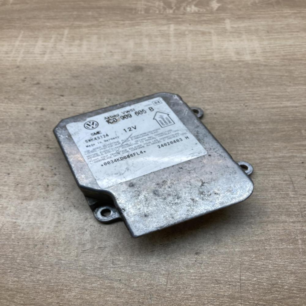 1C0909605B 5WK43124  Airbag control unit/module Volkswagen PASSAT B5.5