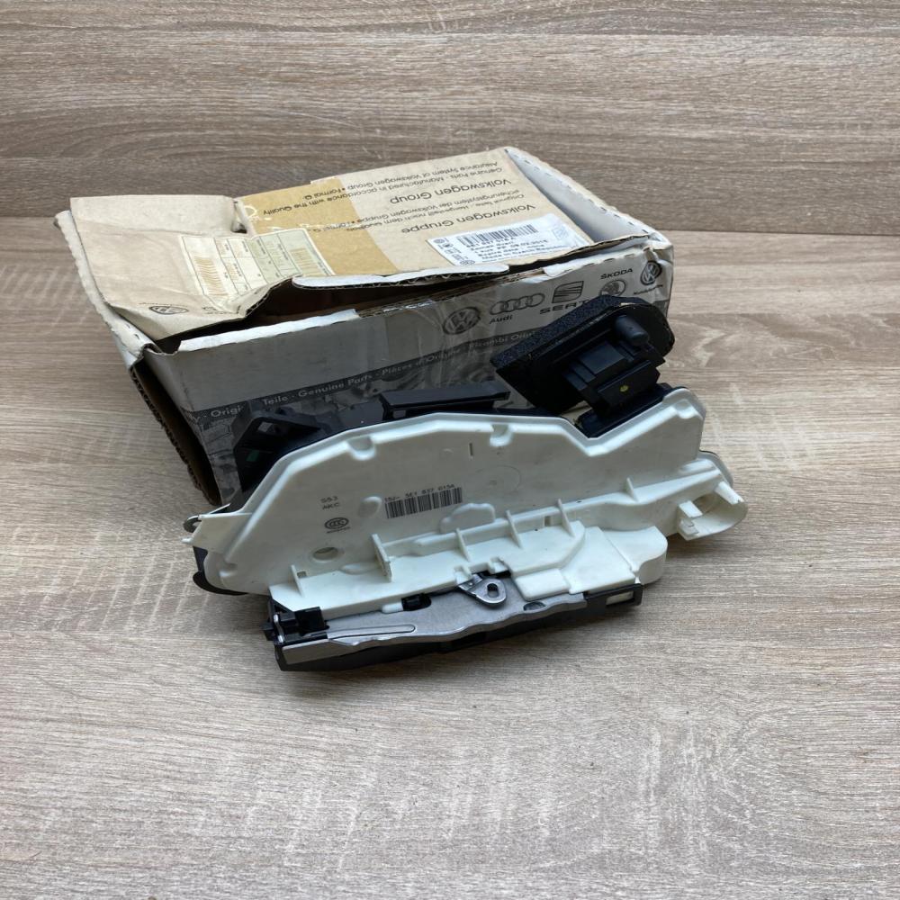 5E1837015A   Front door lock Volkswagen PASSAT B8