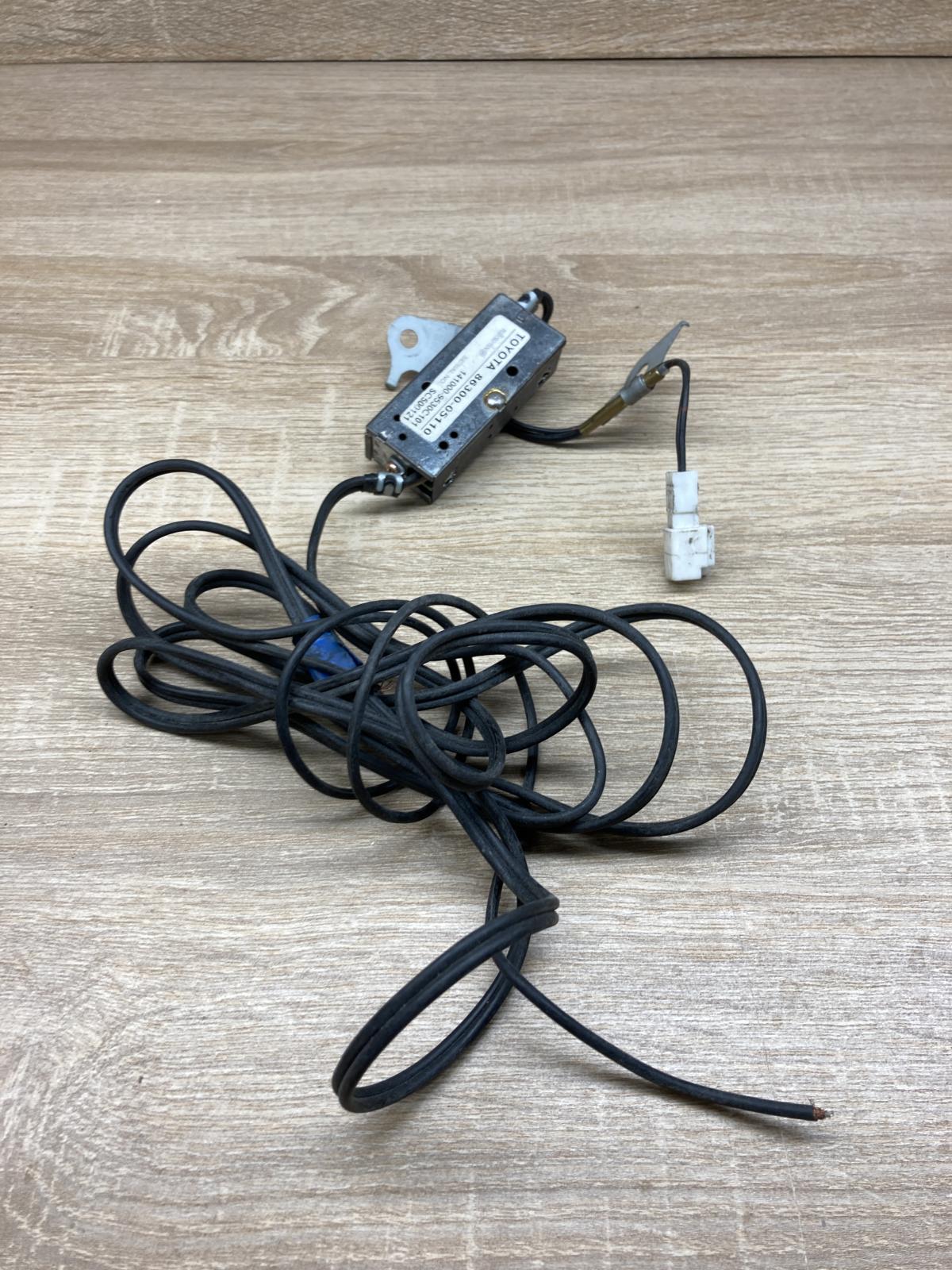 86300 05110   Aerial antenna amplifier Toyota Avensis T250