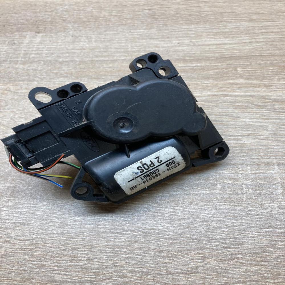 XS4H 19E616 AB   Air flap motor/actuator Ford Focus