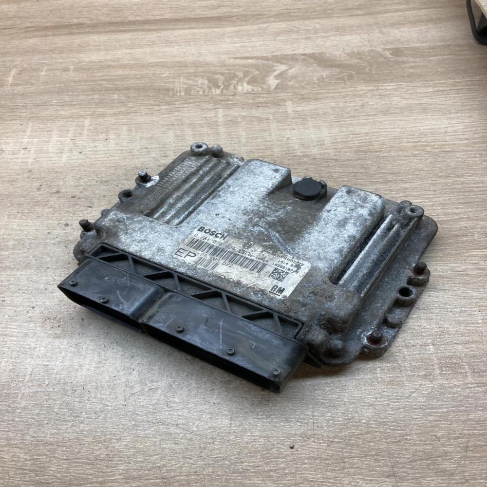 55205622 0281014024  Engine control unit/module ECU Opel Zafira B