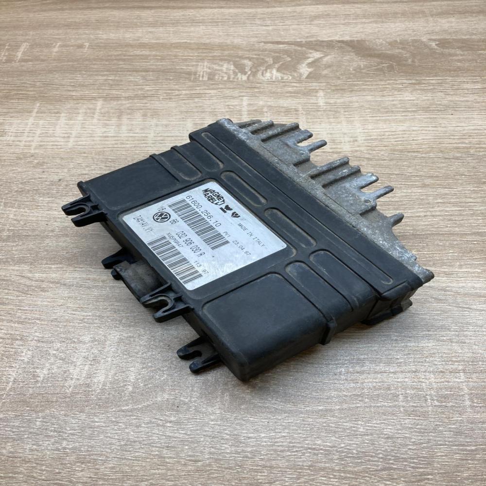032906030R 6160025610  Engine control unit/module ECU Volkswagen Golf III
