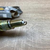 7700860235   Spark plug Renault Espace III