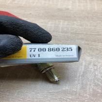 7700860235   Spark plug Renault Espace III