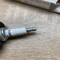 7700500012   Spark plug Renault Clio I
