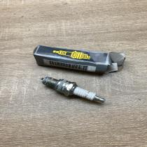 7701366087   Spark plug Renault Clio I
