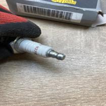 7701366087   Spark plug Renault Clio I