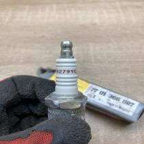 7701366087   Spark plug Renault Clio I