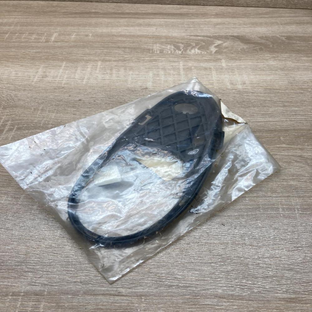 A2038850523   Front fog light trim/grill Mercedes-Benz C W203