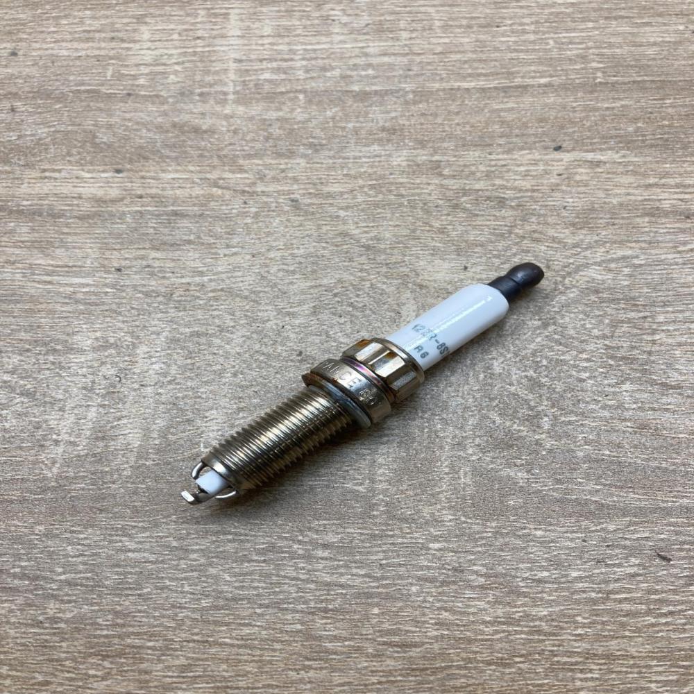 12ZR 8STP   Spark plug Peugeot 308