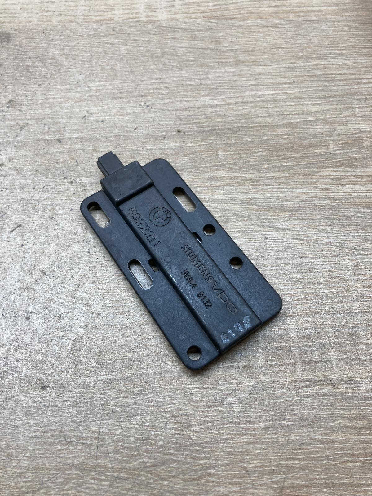 6922211 5WK49132  Keyless system antenna BMW X1 E84