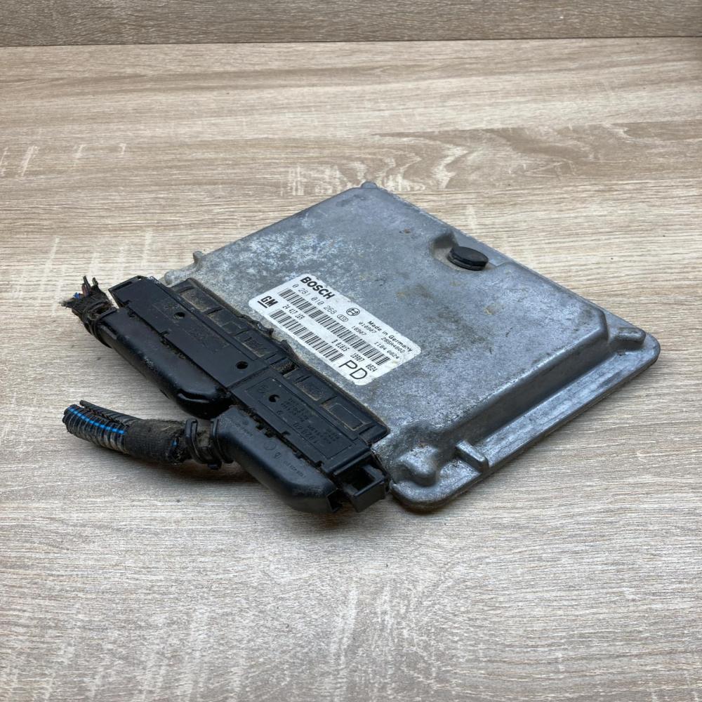 24417169 0281010268  Engine control unit/module ECU Opel Zafira A