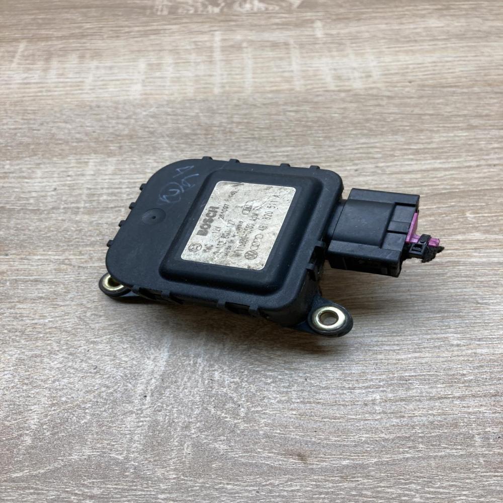 4B1820511A 0132801127  Air flap motor/actuator Audi A6 S6 C5 4B
