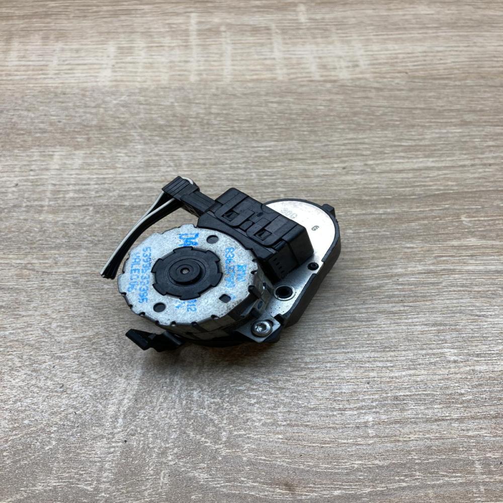 8363798   Air flap motor/actuator BMW 5 E39