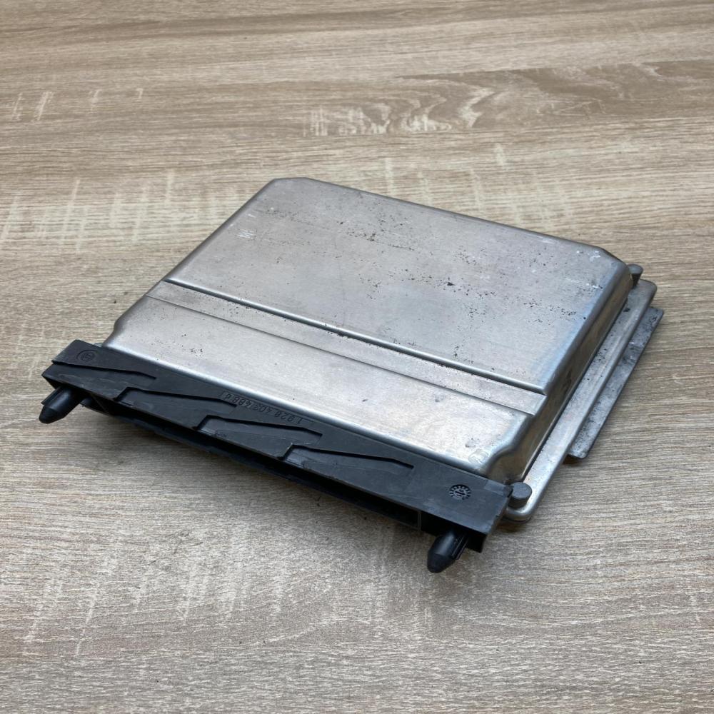 08667710A 0281010319  Engine control unit/module ECU Volvo V70