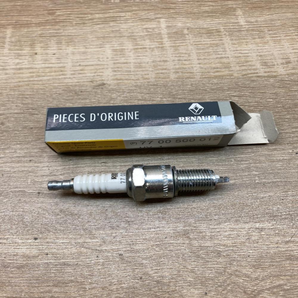 7700500012   Spark plug Renault Megane II